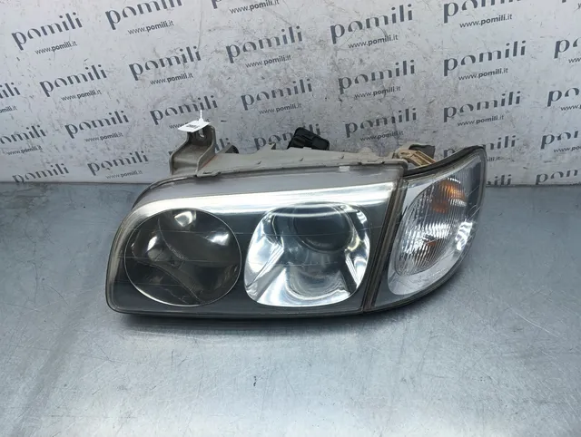 Pomili Fanaleria 92101-3AXXX faro anteriore sinistro usato