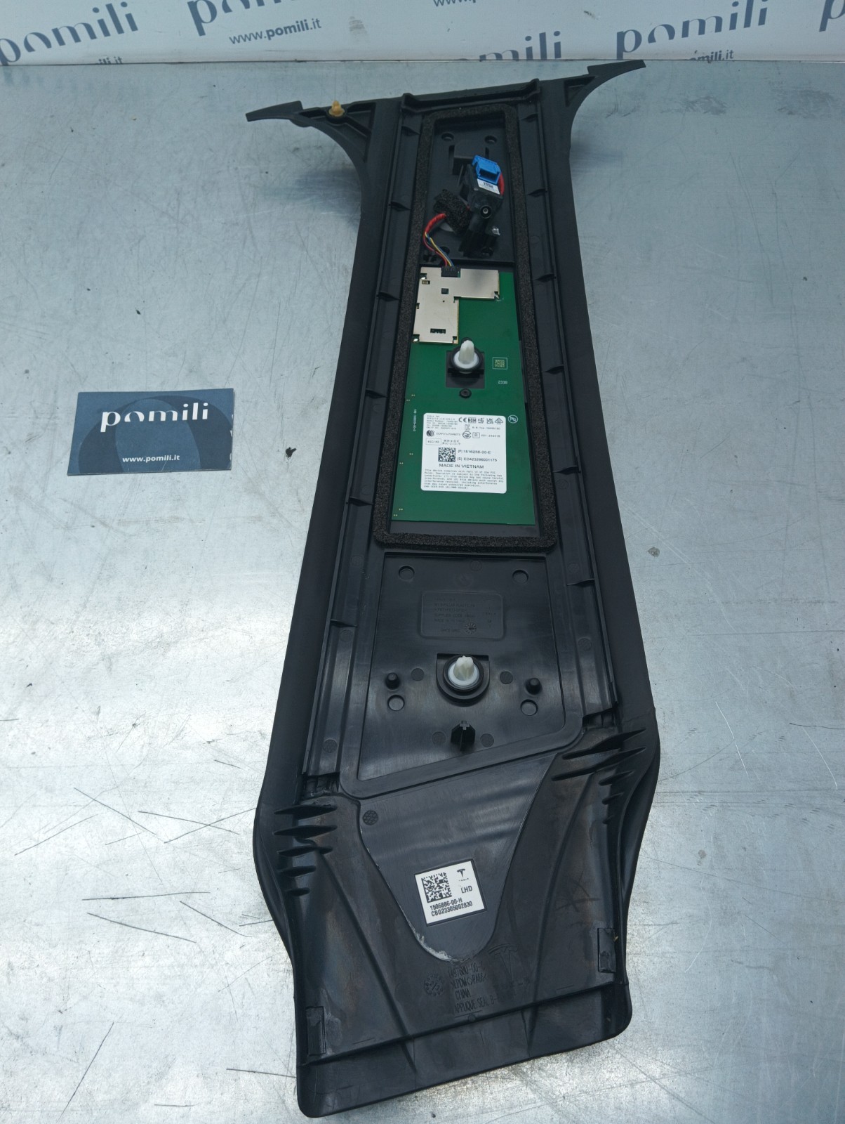 Pomili Lamierati esterni Modanatura montante destro con telecamera Tesla Model Y 1516258-00-E