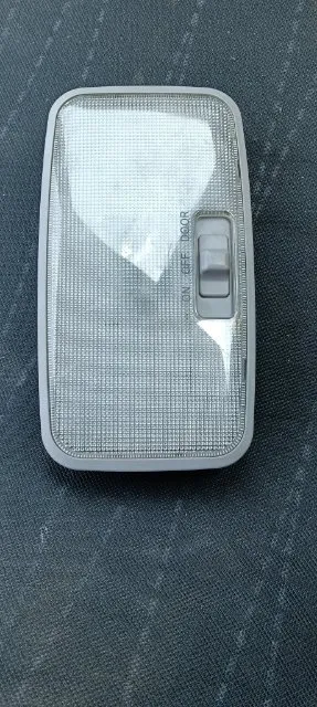 Pomili Fanaleria Toyota Yaris luce cortesia centrale tetto