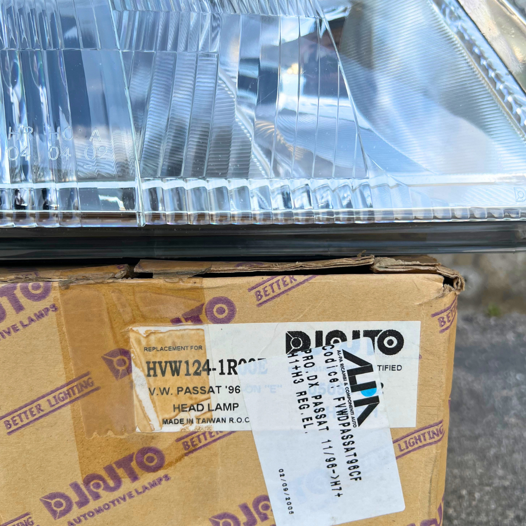 Sara Autoricambi Fanaleria HVW1241R00E faro anteriore destro VW Passat 96-05