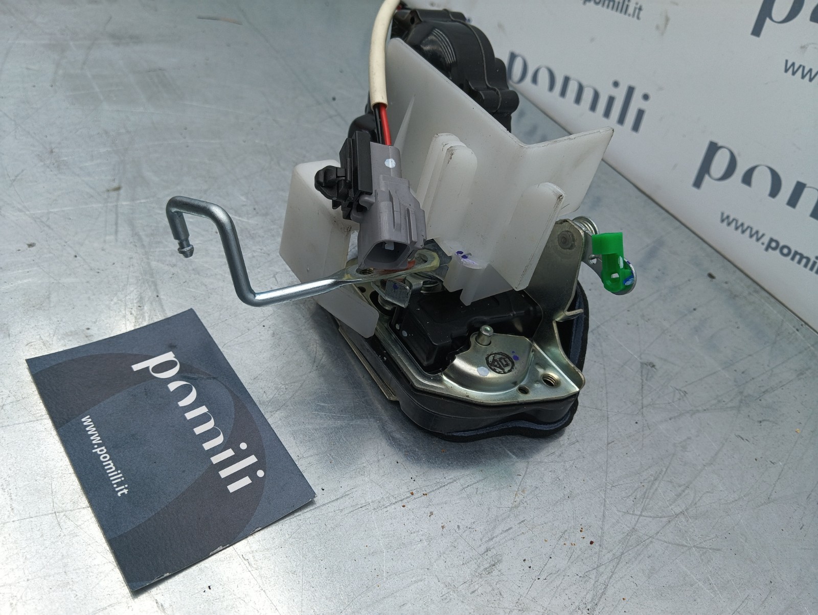 Pomili Lamierati esterni Serratura portiera posteriore sinistra Toyota RAV4 69060-42011 nuova