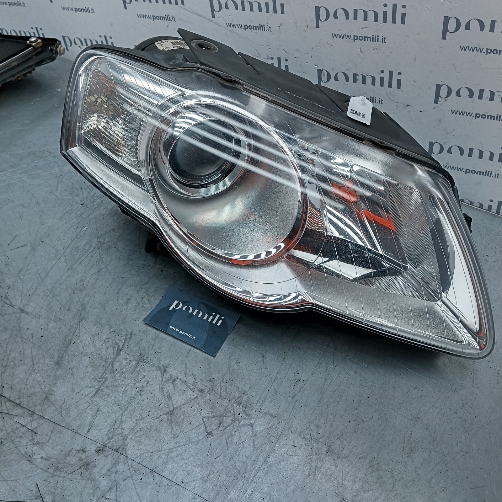 Pomili Fanaleria Volkswagen Passat B6 faro anteriore destro 89316401 usato
