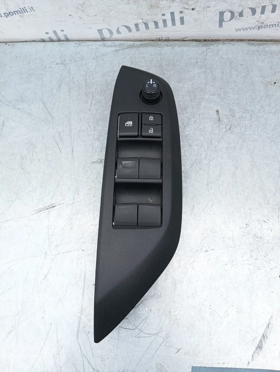 Pomili Rivestimenti interni e parti interne Toyota Yaris 4 pulsantiera sinistra