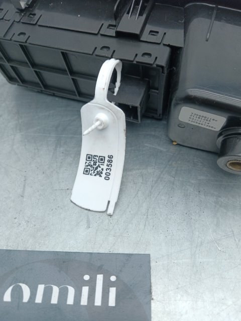 Pomili Lamierati esterni Fiat 500L (73) pulsante portello posteriore