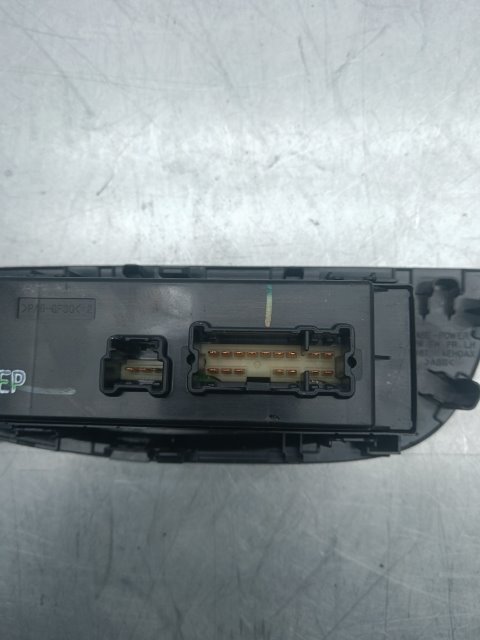 Pomili Rivestimenti interni e parti interne Alzacristallo elettrico porta anteriore SX Nissan Qashqai (J11E)
