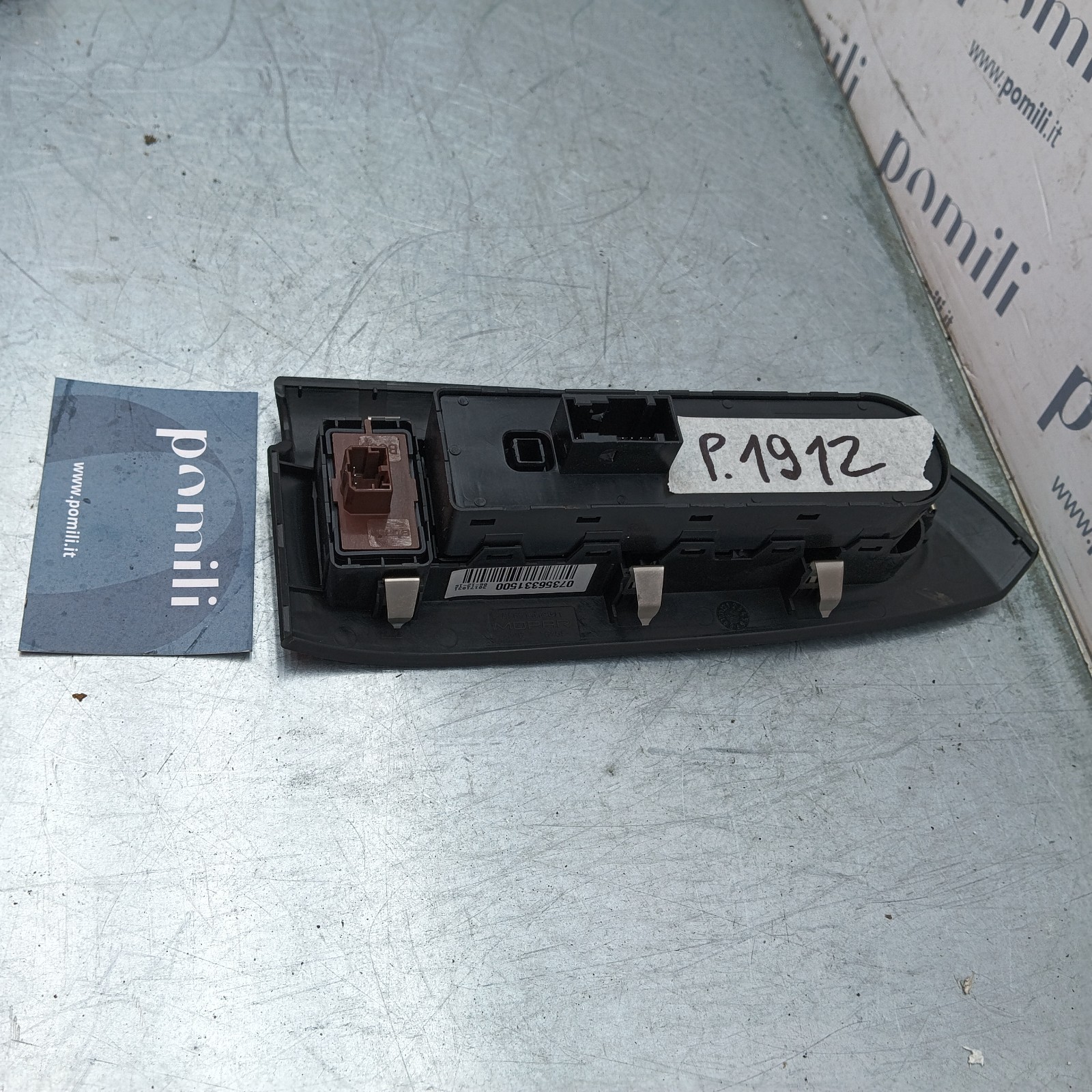 Pomili Rivestimenti interni Pulsantiera alzacristalli Fiat 500X 07356331500 sinistra usata