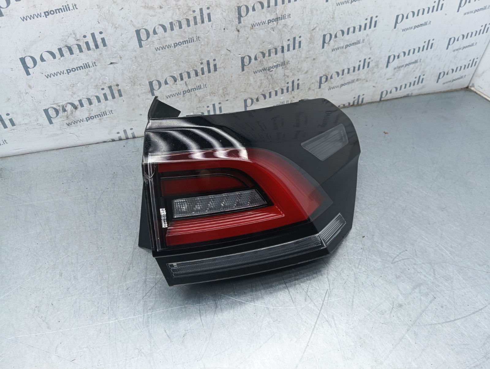 Pomili Fanaleria Volkswagen Taigo fanale posteriore destro crepato