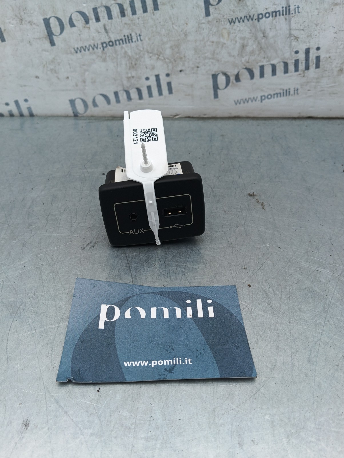 Pomili Elettronica/batteria ibride Presa multimediale USB/AUX Fiat Ducato 7356546330 usata