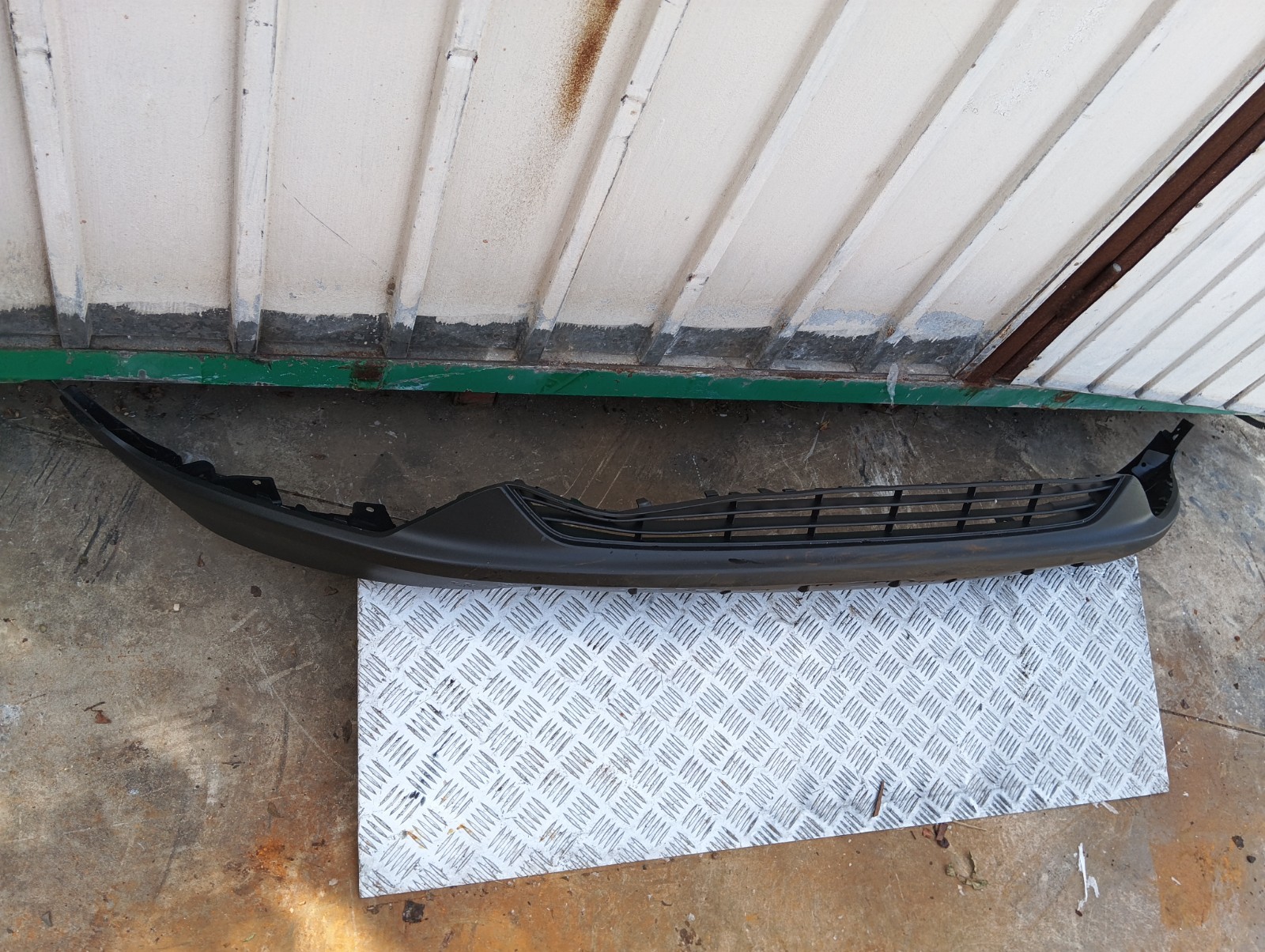 Pomili Paraurti anteriore Ford Ka+ J7BB-17F775-A spoiler paraurti usato