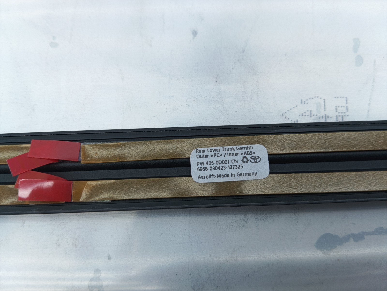 Pomili Rivestimenti interni Toyota Yaris 4 PW405-0D001-CN modanatura portabagagli in fibra di carbonio