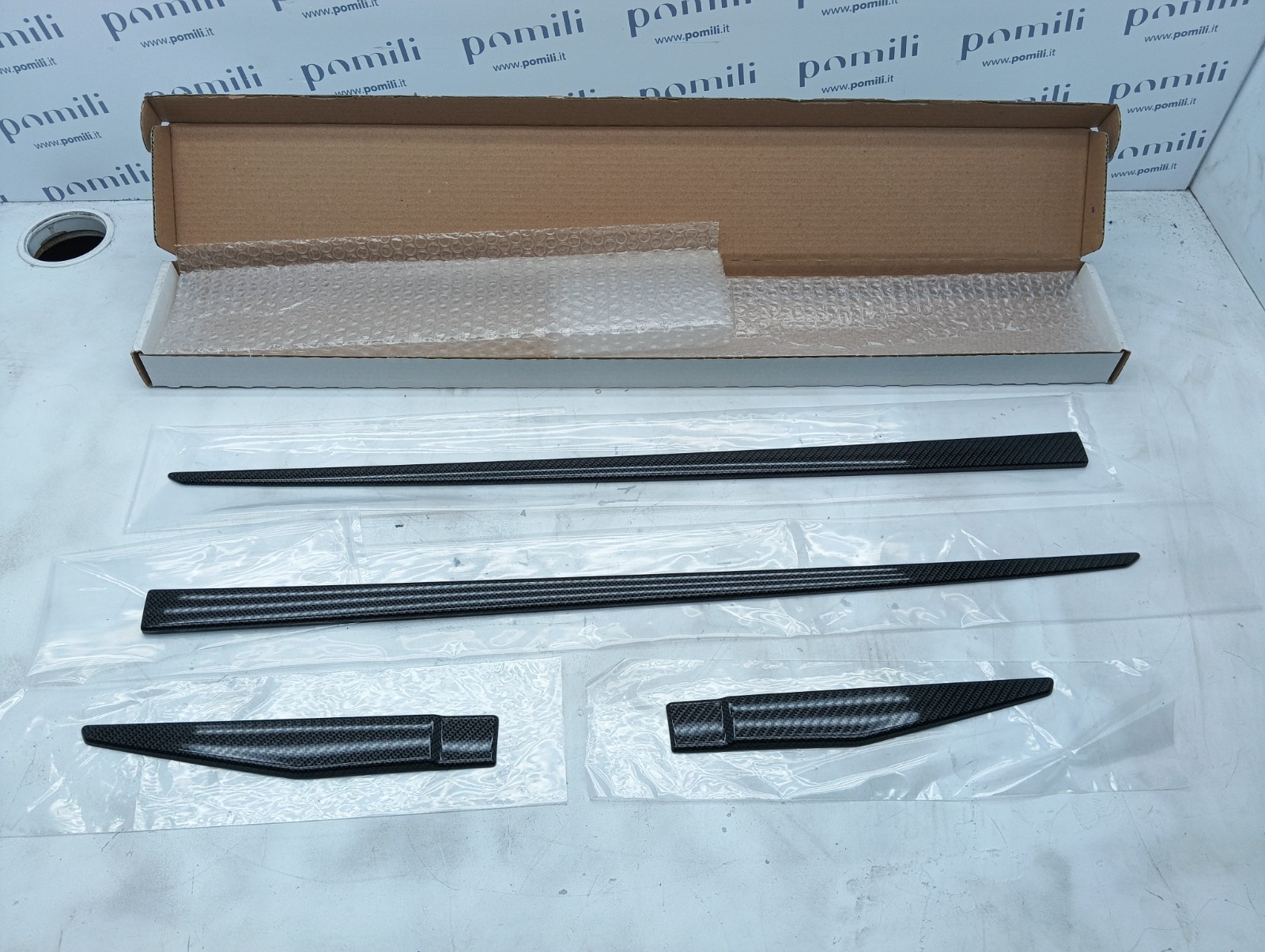 Pomili Lamierati esterni Set modanature laterali PW156-0D005-CN fibra di carbonio