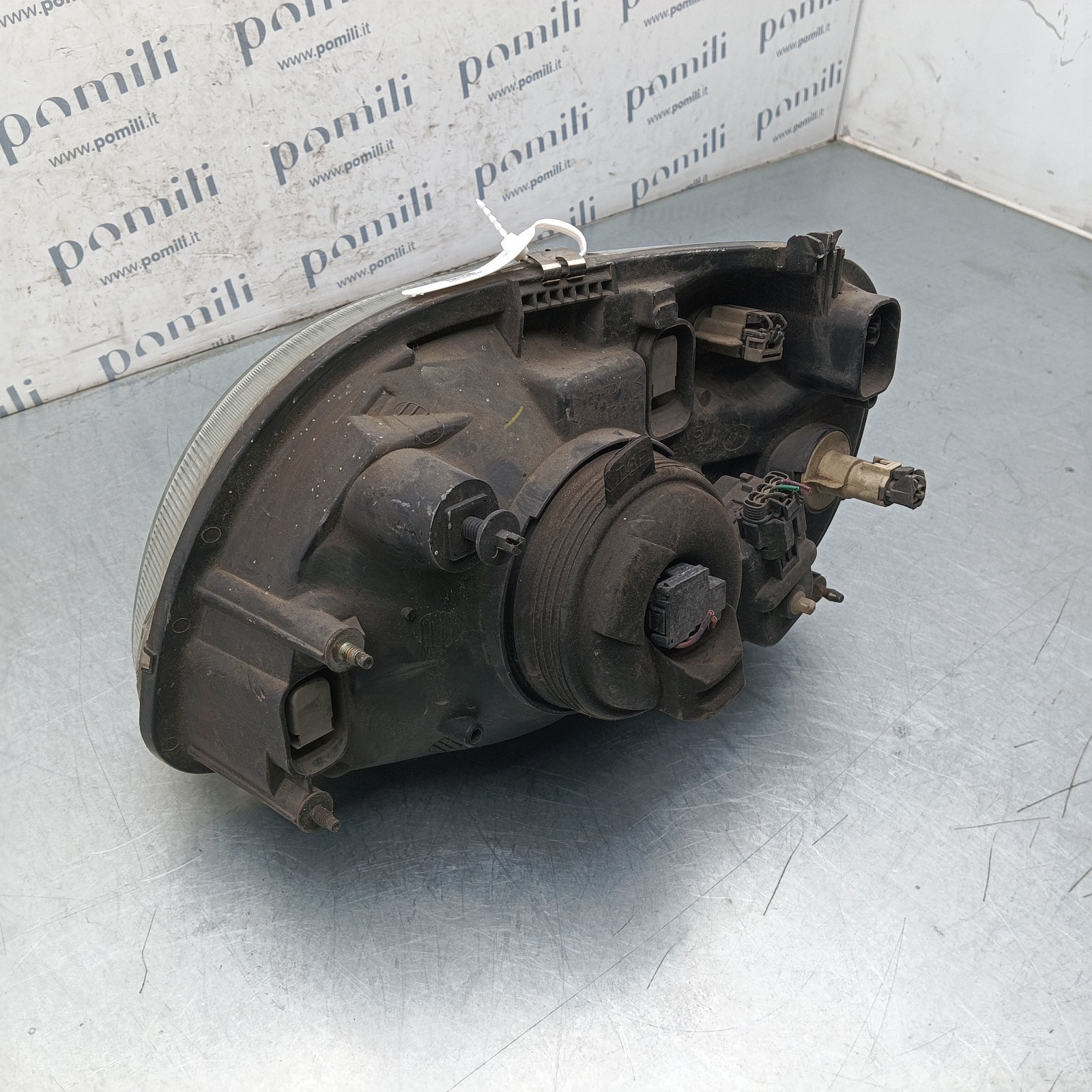 Pomili Fanaleria Nissan Micra K11 Faro anteriore destro usato