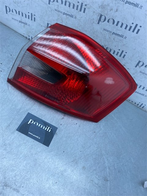 Pomili Fanaleria fanale posteriore Ford Kuga CBV destro esterno