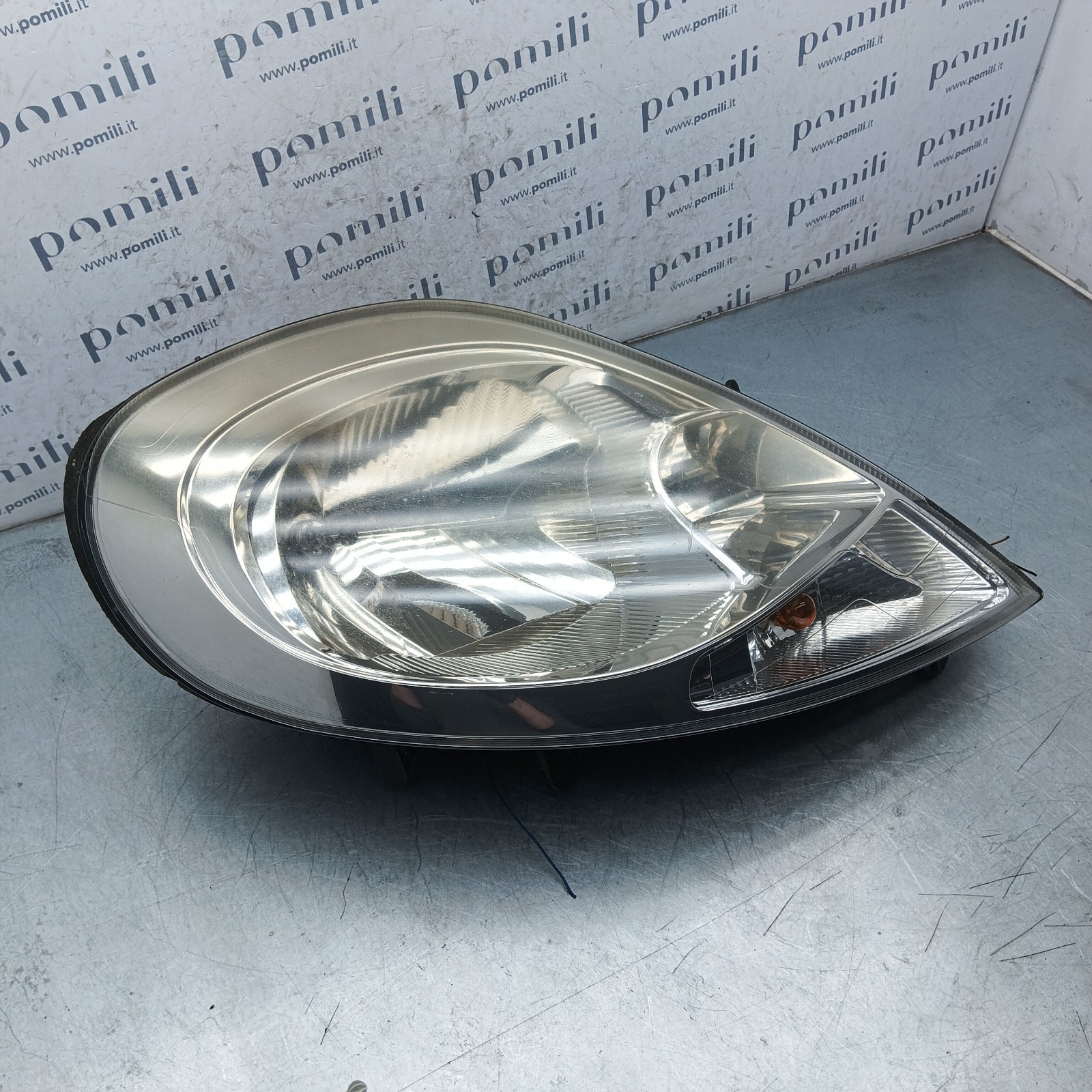 Pomili Fanaleria Renault Trafic II Vivaro A Primastar faro destro usato