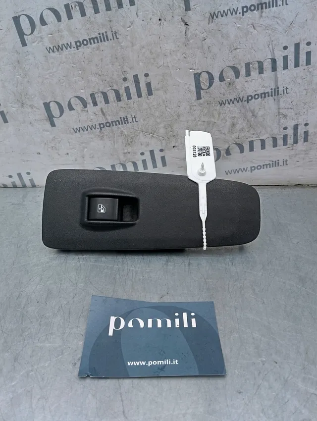 Pomili Rivestimenti interni e parti interne Pulsantiera alzacristalli anteriore destra Fiat Ducato 07355329060 usata
