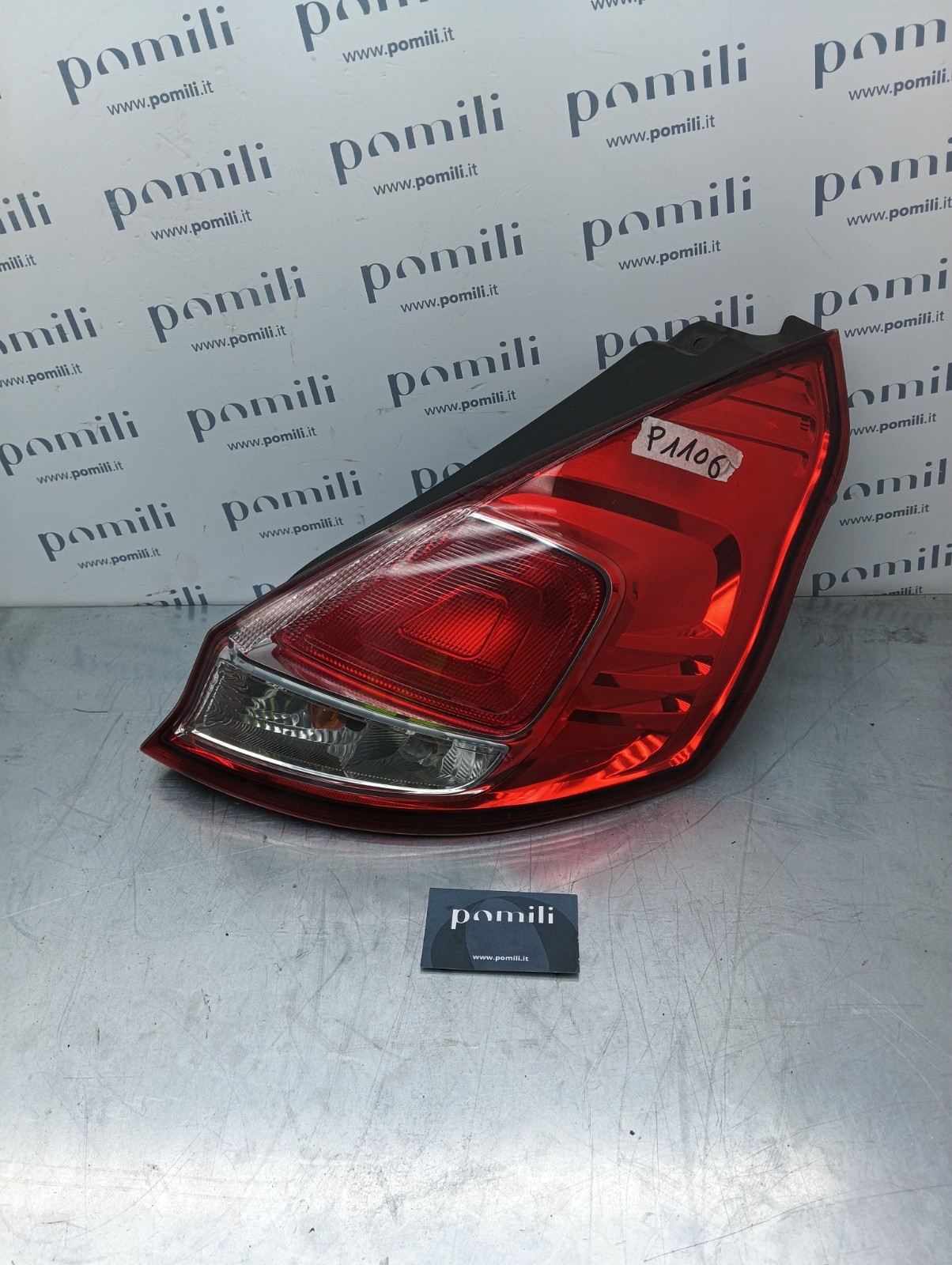 Pomili Fanaleria Ford Fiesta Mk7 hatchback C1BB-13404-A fanale posteriore destro usato