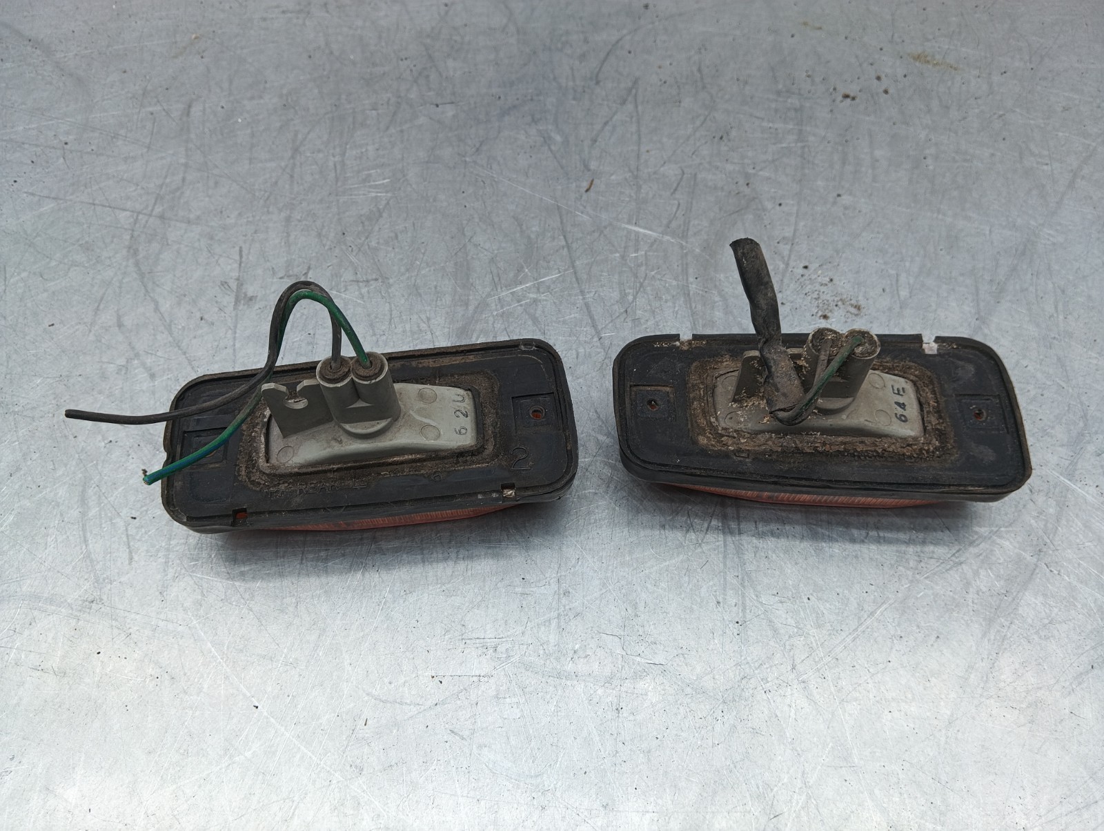 Pomili Fanaleria coppia frecce parafango Isuzu Trooper 214-21338 usate