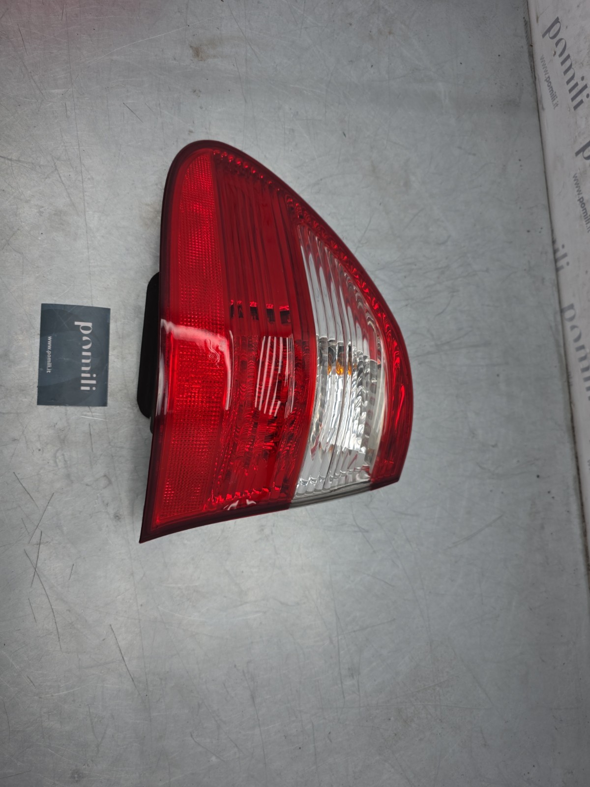 Pomili Fanaleria Fanale posteriore sinistro Mercedes-Benz Classe E S211 fanale usato