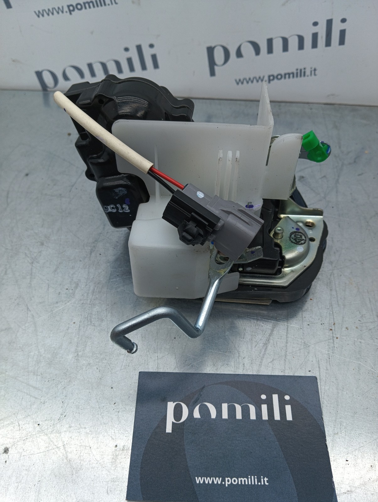 Pomili Lamierati esterni Serratura portiera posteriore sinistra Toyota RAV4 69060-42011 nuova