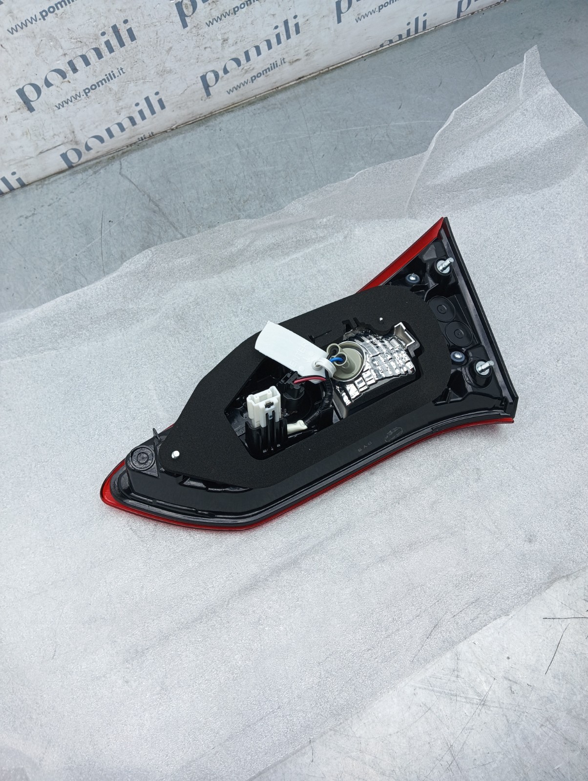 Pomili Fanaleria Fanale posteriore sinistro portellone Toyota Yaris Hybrid 2017-2020 81560-0D610 nuovo
