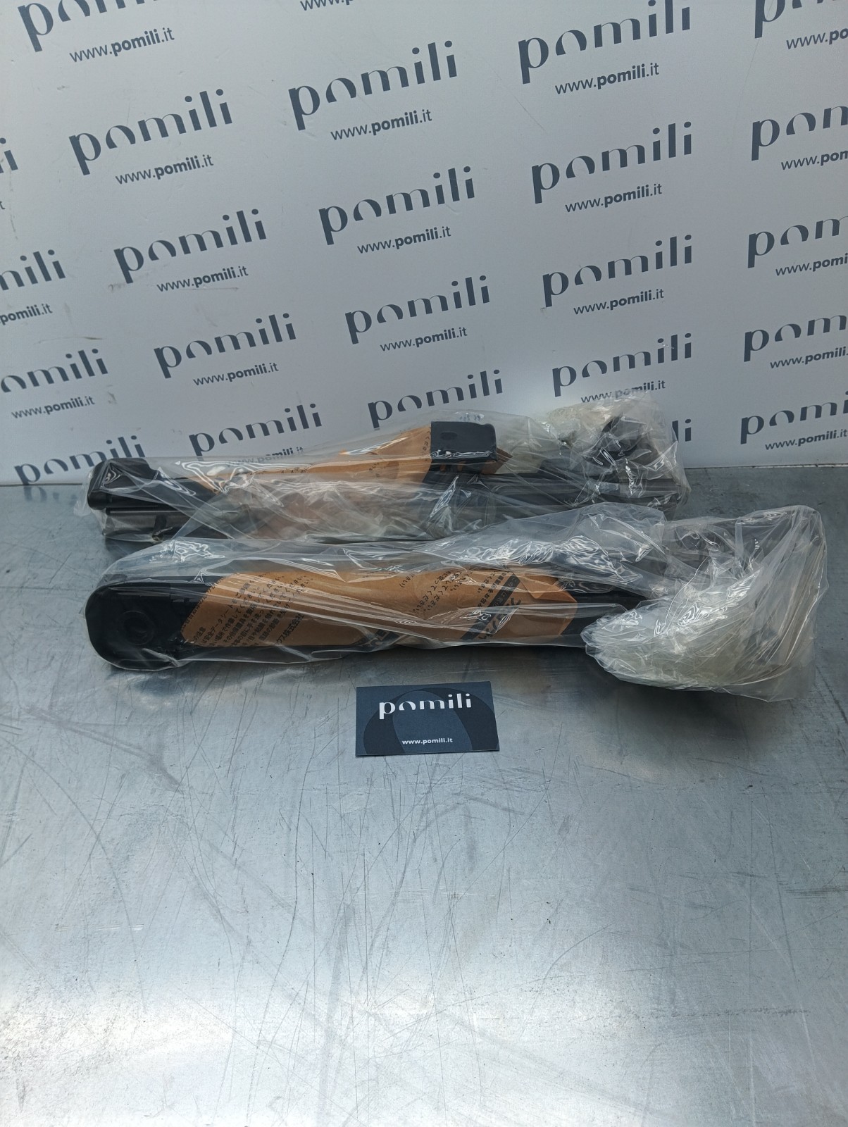 Pomili Rivestimenti interni e parti interne Binario sedile guidatore Toyota 04002-19152 ricambio usato