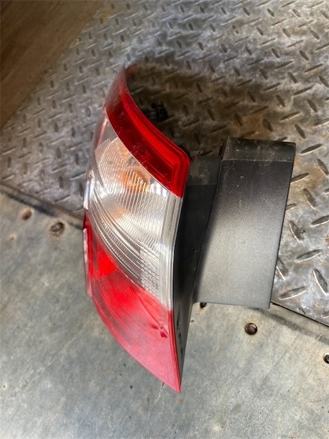 Pomili Fanaleria Ford Focus CB8 fanale posteriore sinistro