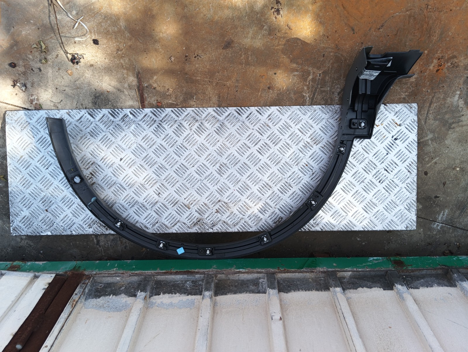 Pomili Lamierati esterni Ford Kuga Mk3 modanatura passaruota posteriore CV4J-516D239