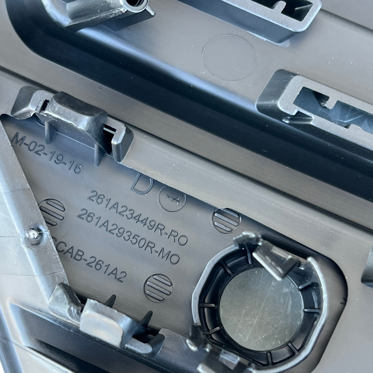 Sara Autoricambi Carrozzeria 261523351R griglia paraurti anteriore Dacia Sandero III