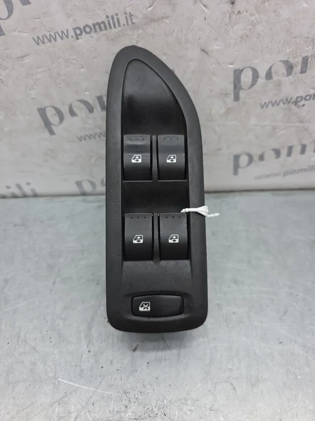 Pomili Rivestimenti interni e parti interne Pulsantiera anteriore sinistra Renault Laguna II 8200397299B usata