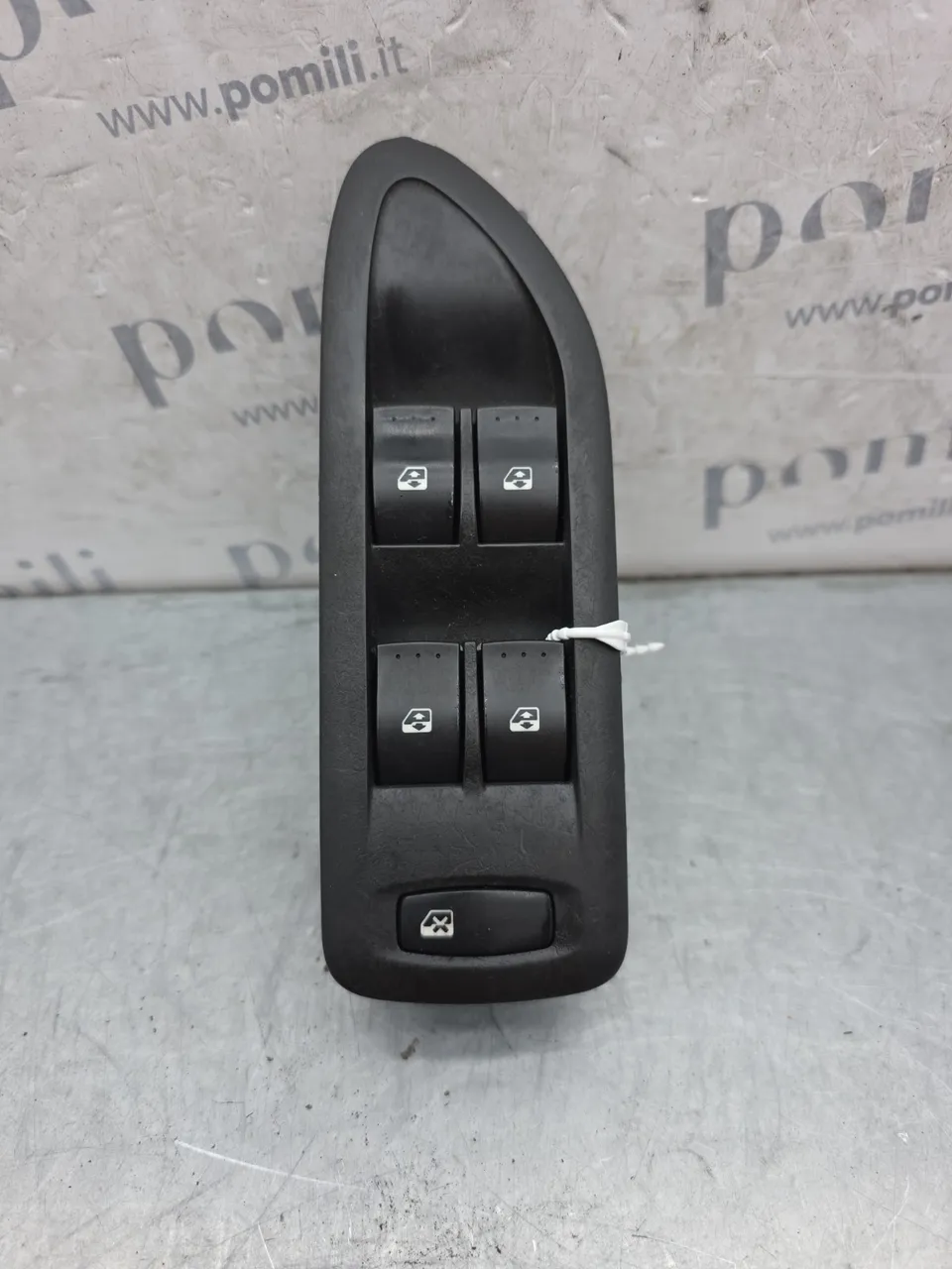 Pomili Rivestimenti interni e parti interne Pulsantiera anteriore sinistra Renault Laguna II 8200397299B usata