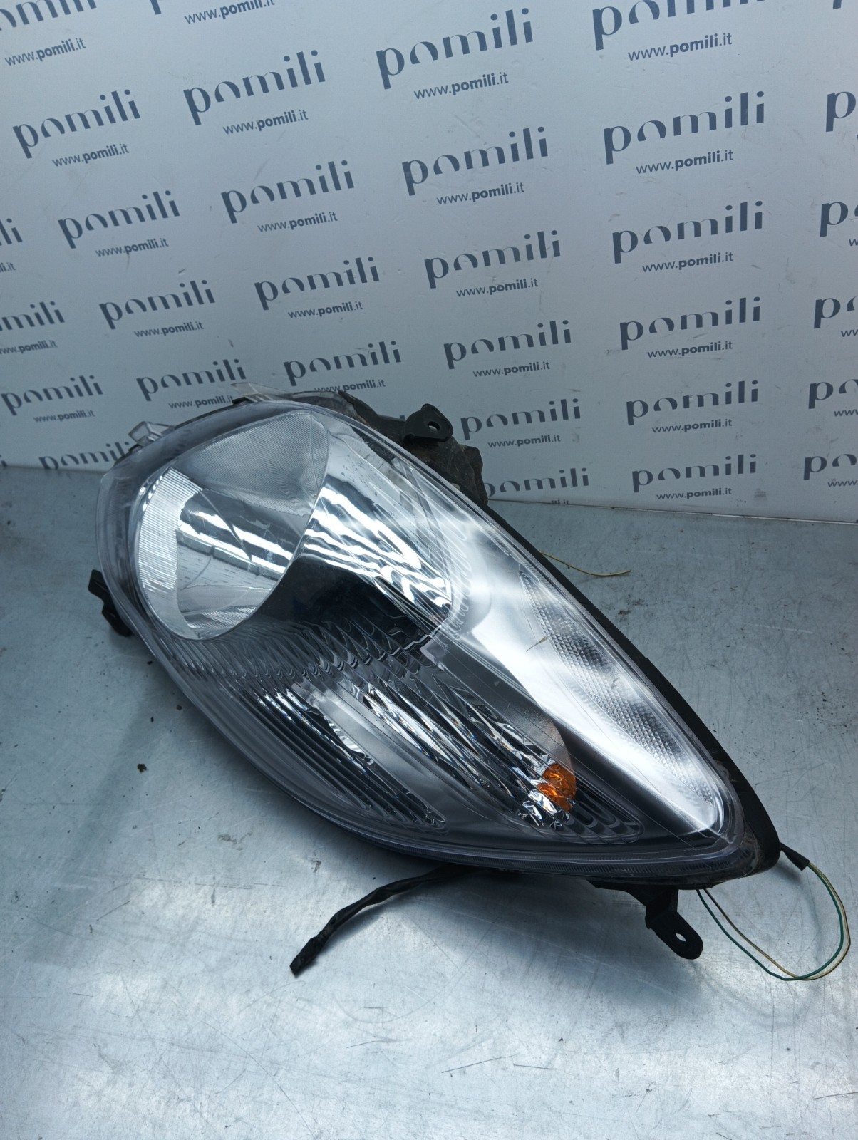 Pomili Fanaleria Toyota Yaris 312-11B9R faro anteriore destro usato