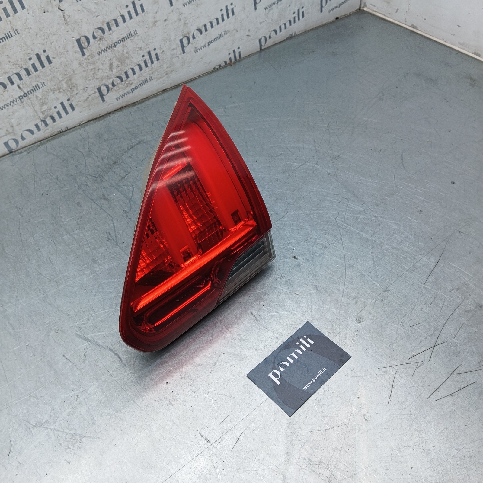 Pomili Fanaleria Fanale posteriore portellone Peugeot 2008 destro 9678074580 usato