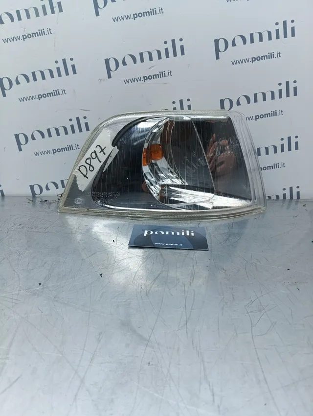 Pomili Fanaleria Freccia anteriore sinistra Volvo V40 (1995-2004) TVK75SAEI2P99 usata