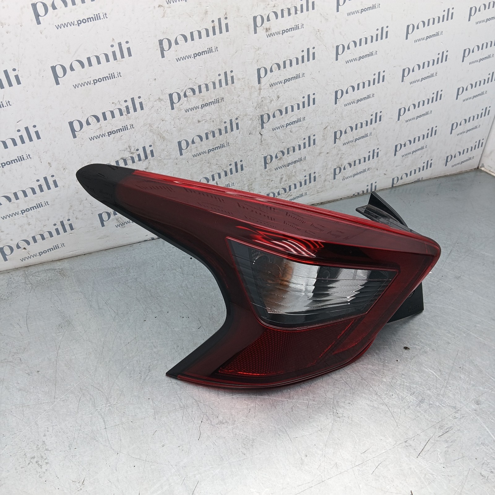 Pomili Fanaleria Nissan Micra K14 fanale posteriore sinistro usato