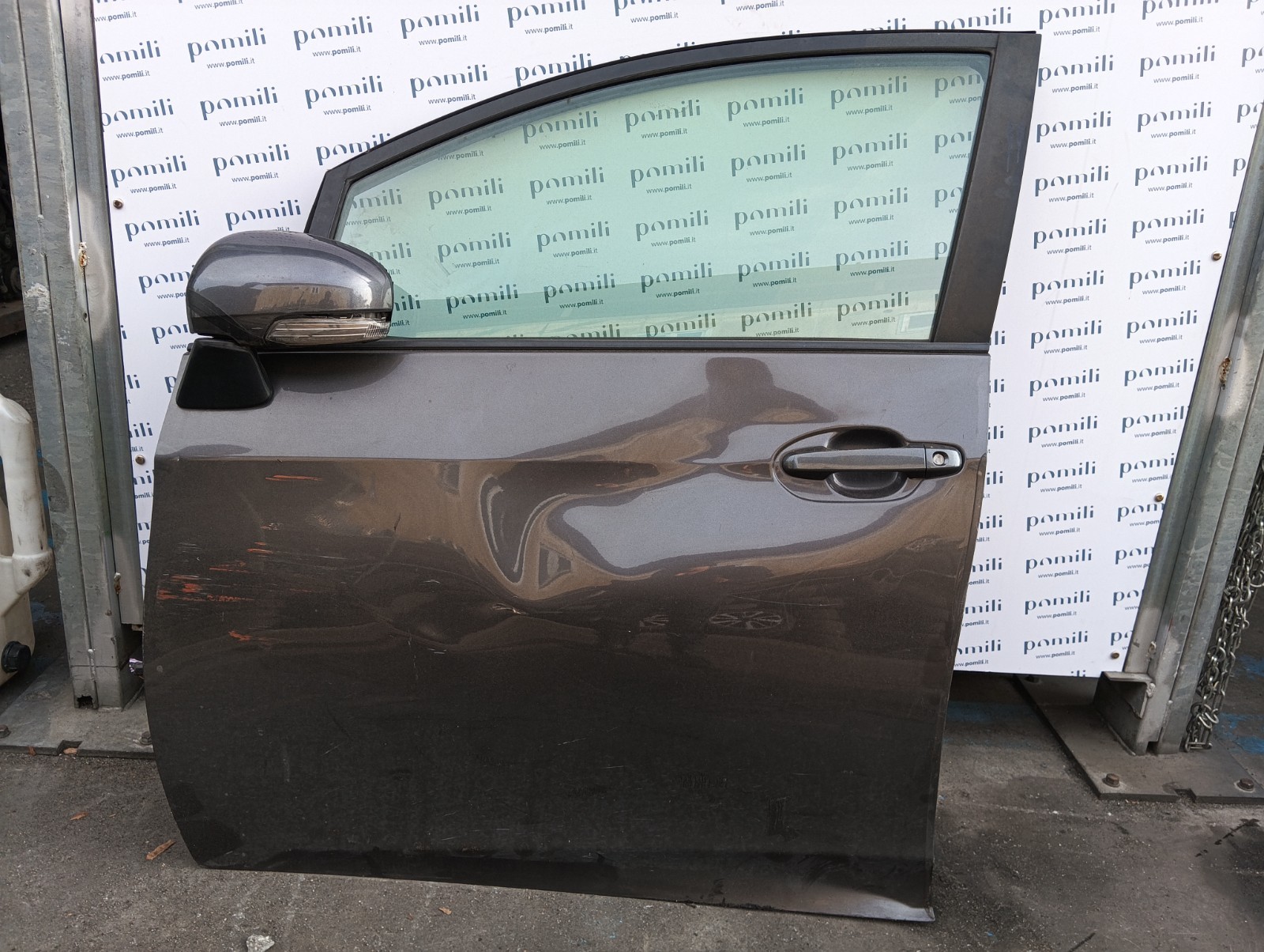 Pomili Lamierati esterni Portiera anteriore sinistra Toyota Verso S 67002-52470 usata