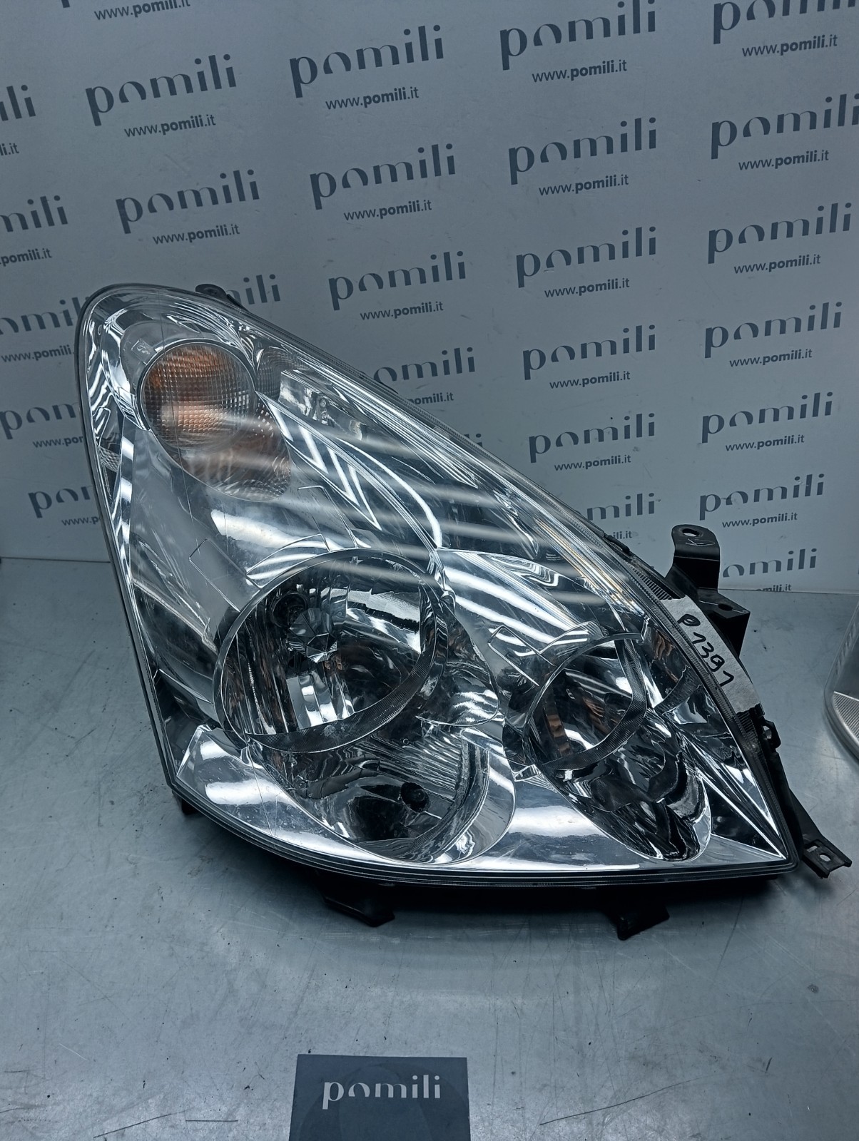 Pomili Fanaleria Toyota Corolla Verso faro anteriore sinistro 7357230400 usato