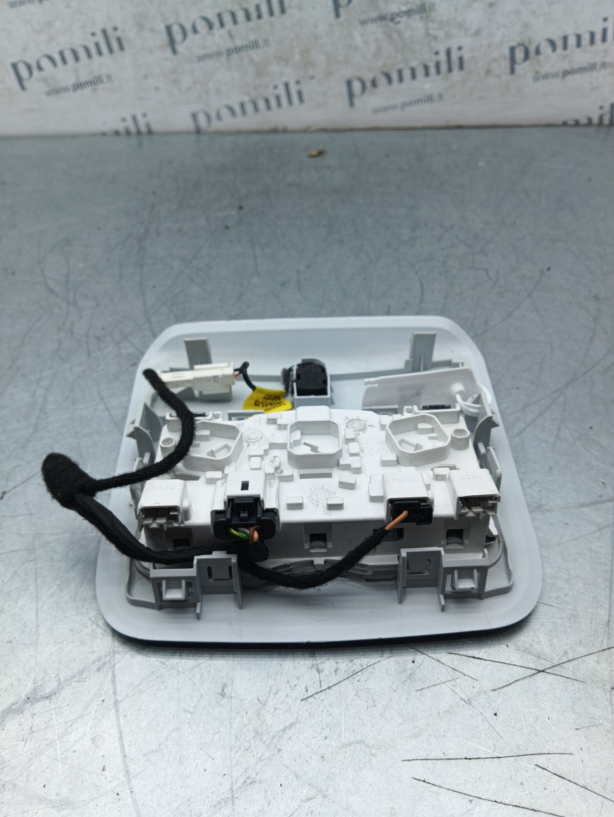 Pomili Fanaleria Peugeot 208/2008 9673810977 plafoniera usata