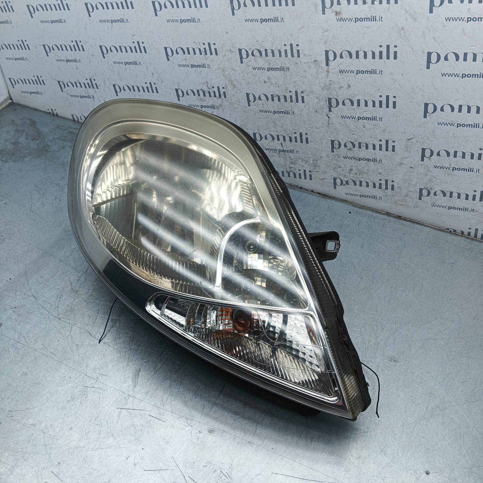Pomili Fanaleria Renault Trafic II Vivaro A Primastar faro destro usato