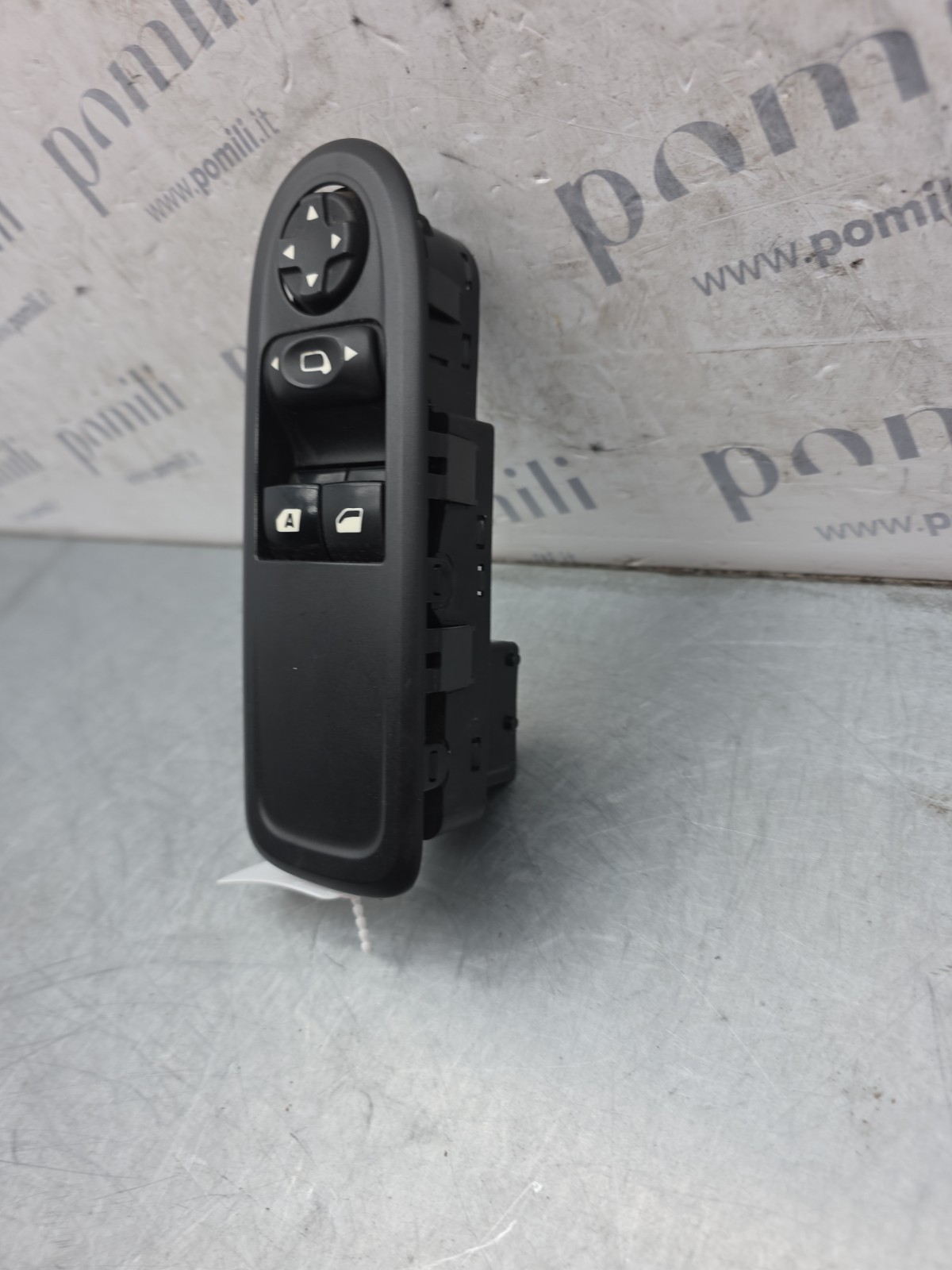 Pomili Rivestimenti interni e parti interne Citroen C3 28327530 pulsantiera alzavetri sinistra usata