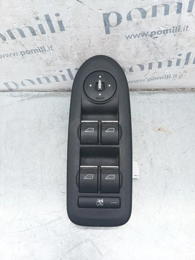 Pomili Rivestimenti interni e parti interne Ford Kuga pulsantiera alzavetri anteriore sinistra usata 8M5T14A132AC
