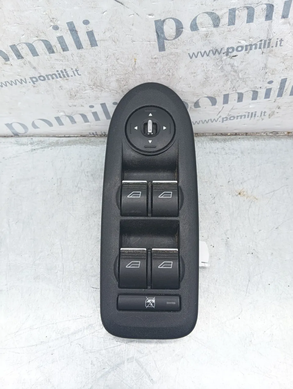 Pomili Rivestimenti interni e parti interne Ford Kuga pulsantiera alzavetri anteriore sinistra usata 8M5T14A132AC