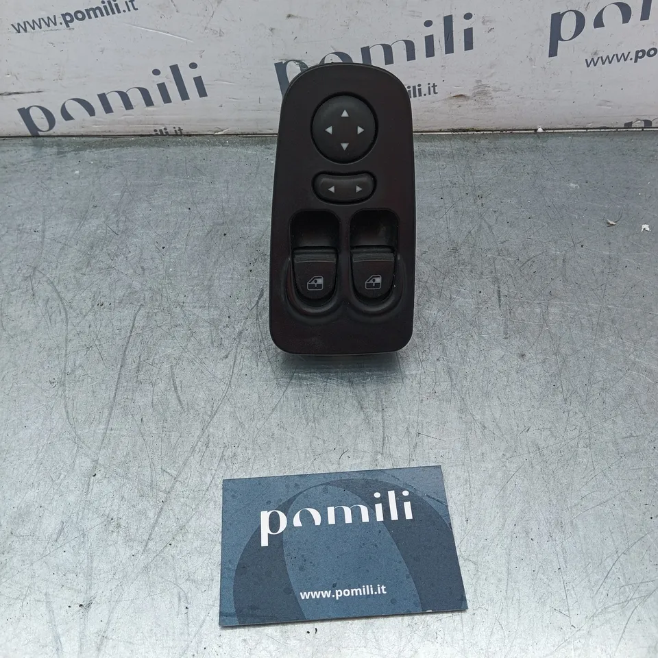 Pomili Rivestimenti interni e parti interne pulsantiera alzacristalli Lancia Y 735360605 usata