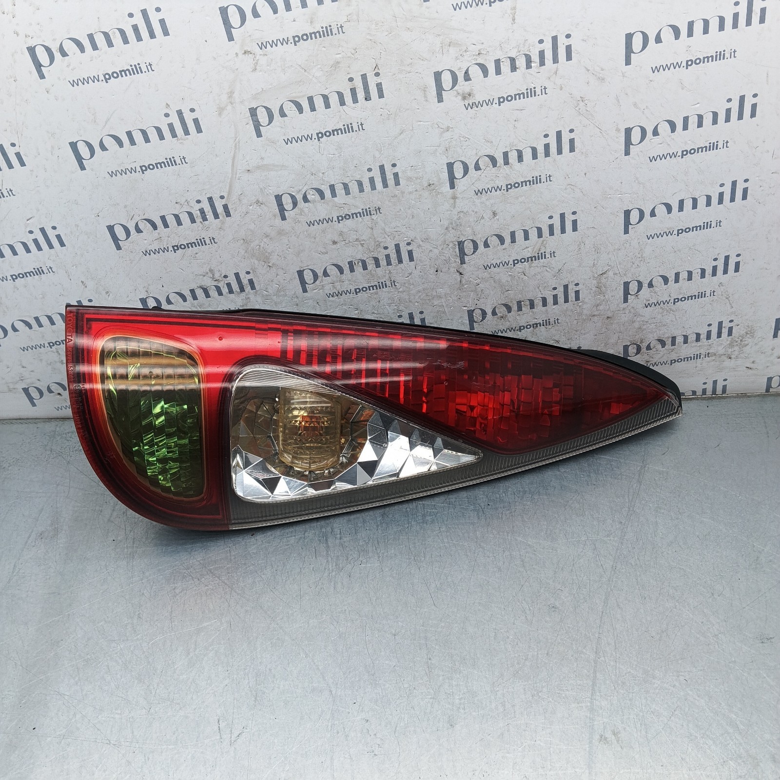 Pomili Fanaleria Toyota Yaris Verso fanale posteriore destro 52-091 usato