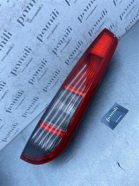 Pomili Fanaleria Ford Focus (CAP) 11/04>06/08 fanale posteriore destro