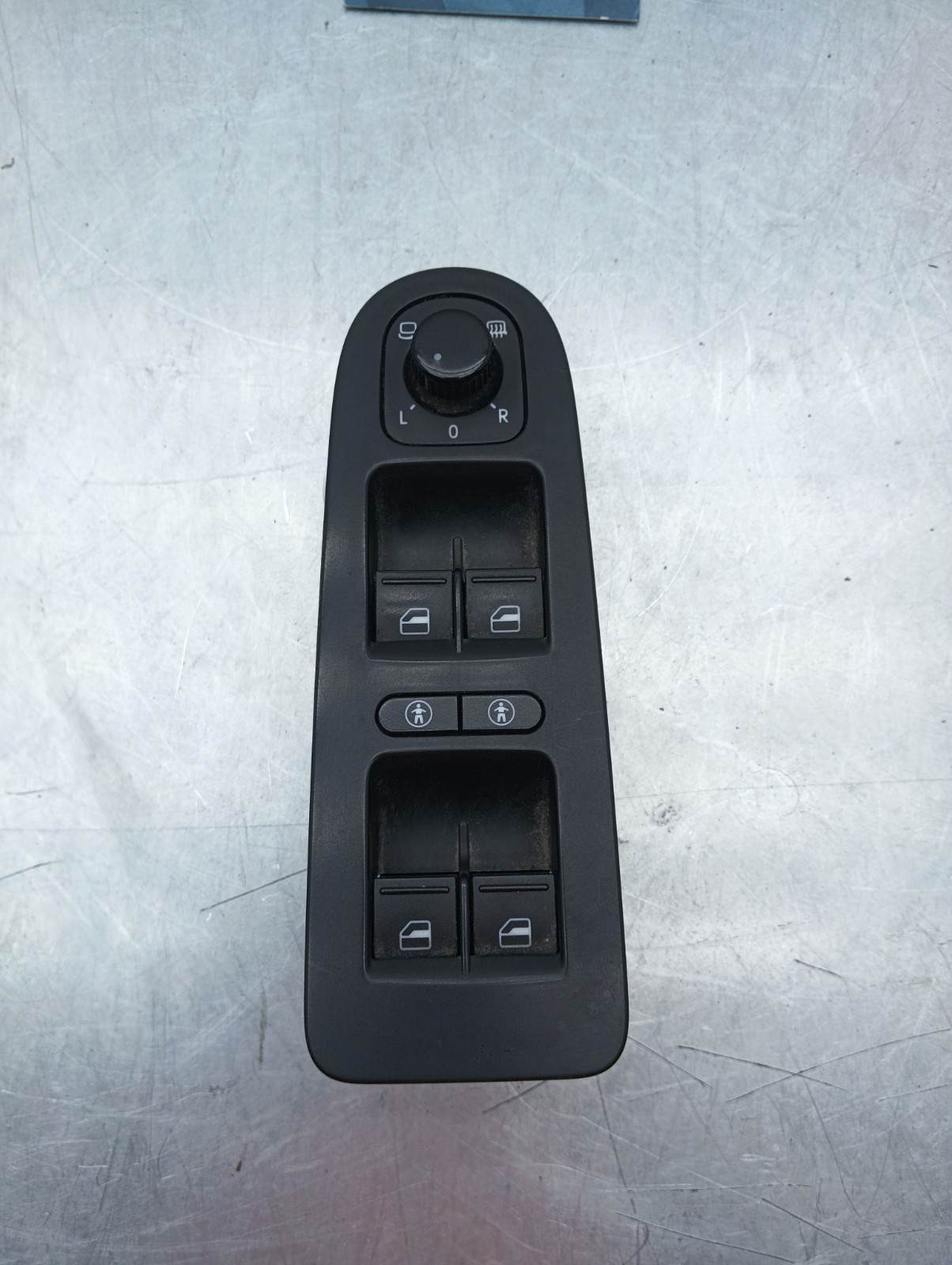 Pomili Rivestimenti interni e parti interne Pulsantiera alzavetri Volkswagen Sharan 1K0959565J usata