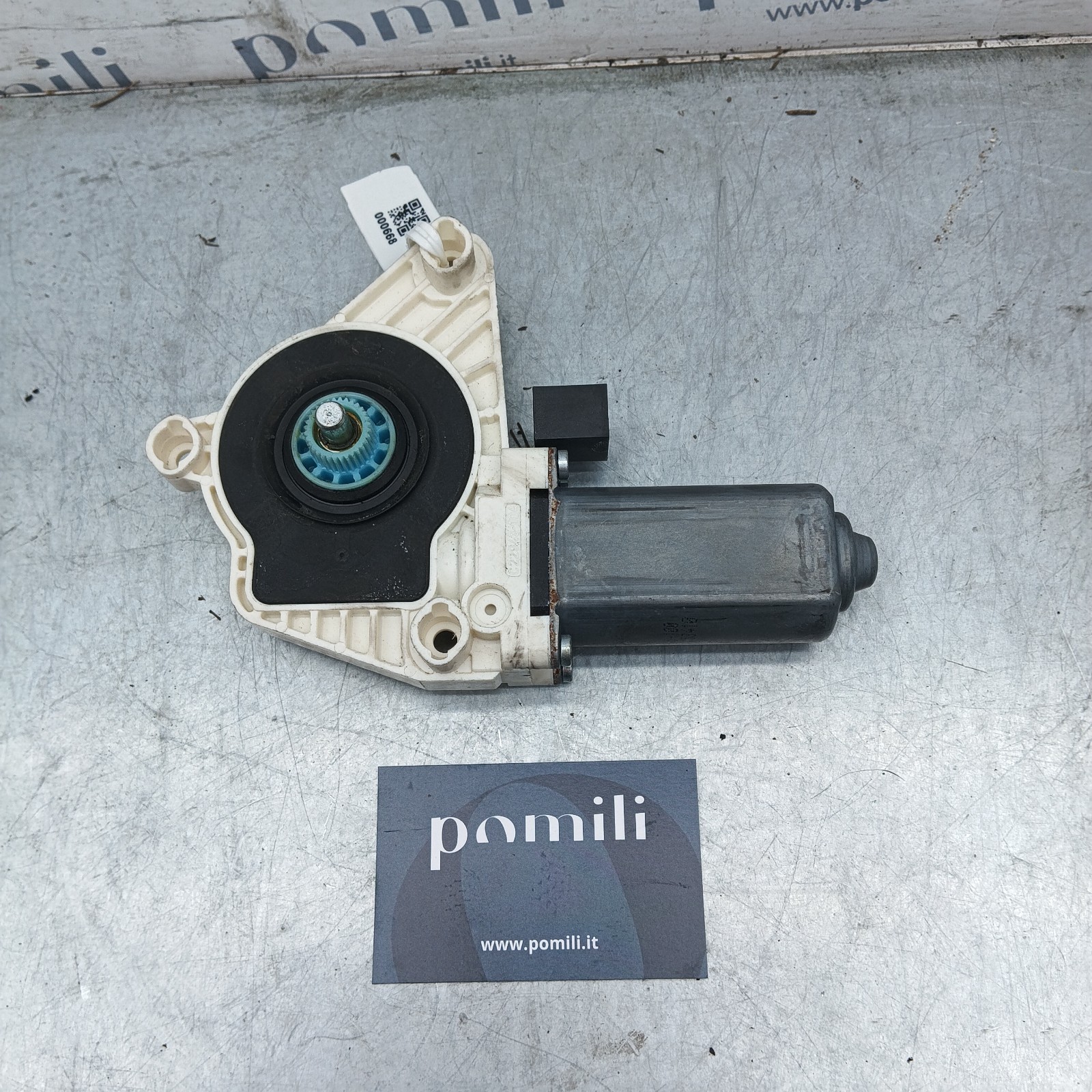 Pomili Rivestimenti interni e parti interne Motorino alzacristalli ant. dx. Volkswagen Passat B8 motorino destro