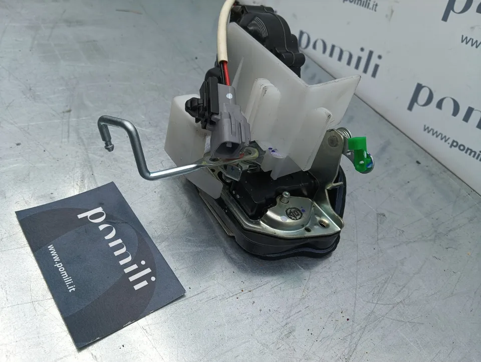 Pomili Lamierati esterni Serratura portiera posteriore sinistra Toyota RAV4 69060-42011 nuova