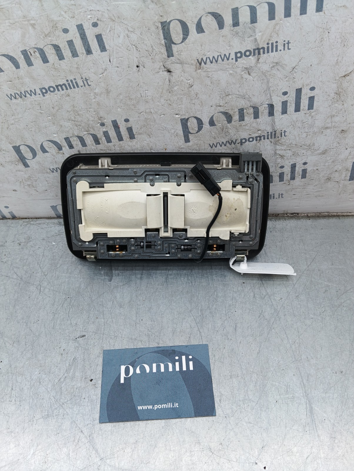 Pomili Fanaleria Plafoniera Luce abitacolo Lancia Ypsilon 735570457 usata