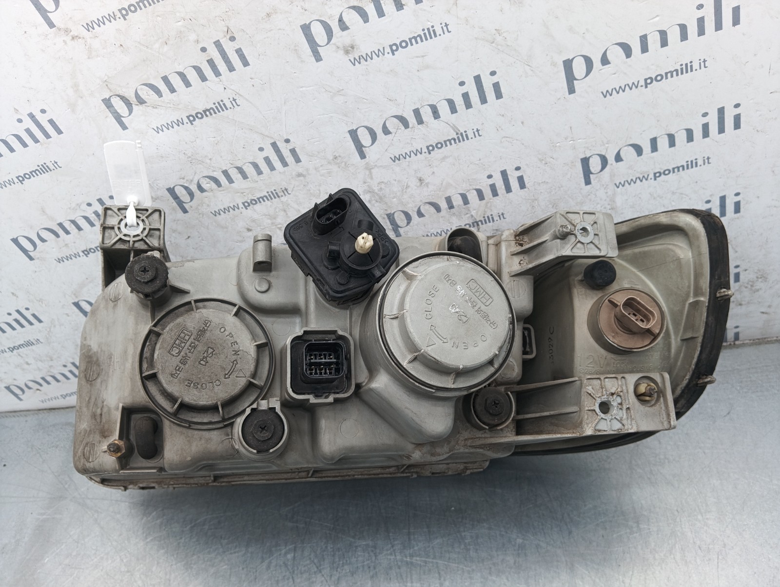 Pomili Fanaleria Hyundai Traject 92102-3AXXX faro anteriore destro con freccia usato