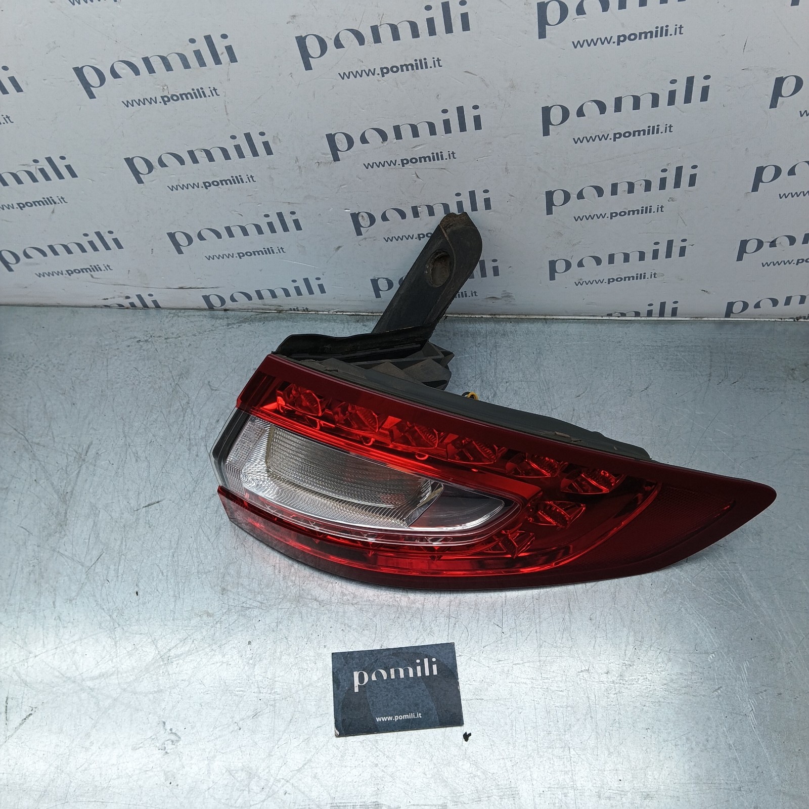 Pomili Fanaleria fanale posteriore Ford Mondeo Turnier 21050203 destro